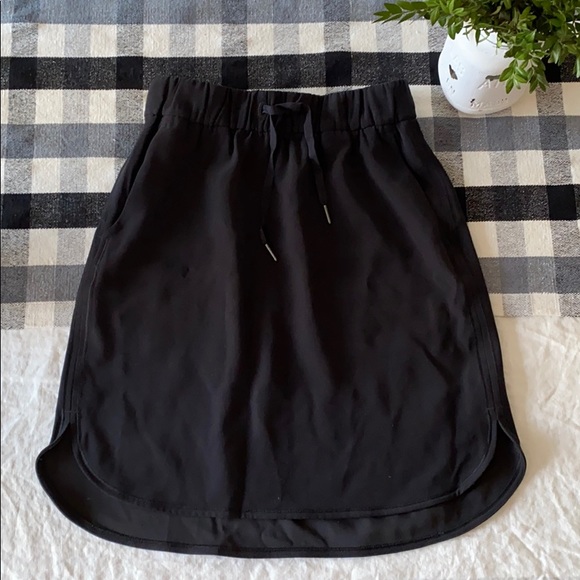Lululelemon size 4 skirt - Picture 3 of 5